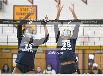 Thumbnail 2 in Sierra Canyon vs. Lone Peak (Durango Fall Classic) photogallery.