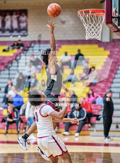 Thumbnail 2 in Atascocita vs. Pearland (McDonald's Texas Invitational) photogallery.