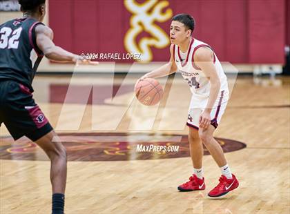 Thumbnail 2 in Atascocita vs. Pearland (McDonald's Texas Invitational) photogallery.