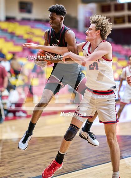 Thumbnail 2 in Atascocita vs. Pearland (McDonald's Texas Invitational) photogallery.