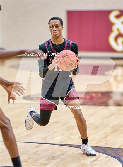 Thumbnail 1 in Atascocita vs. Pearland (McDonald's Texas Invitational) photogallery.