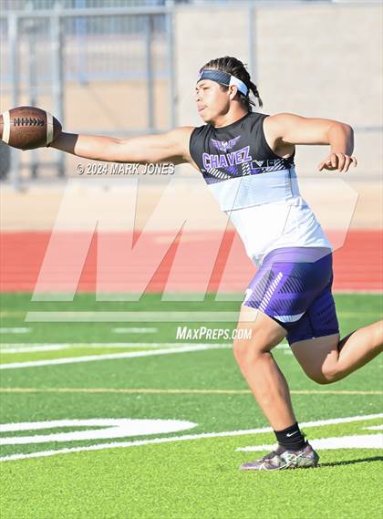Thumbnail 2 in Greenway vs. Cesar Chavez (O'Connor 7 on 7 -  Saturday Night Lights) photogallery.