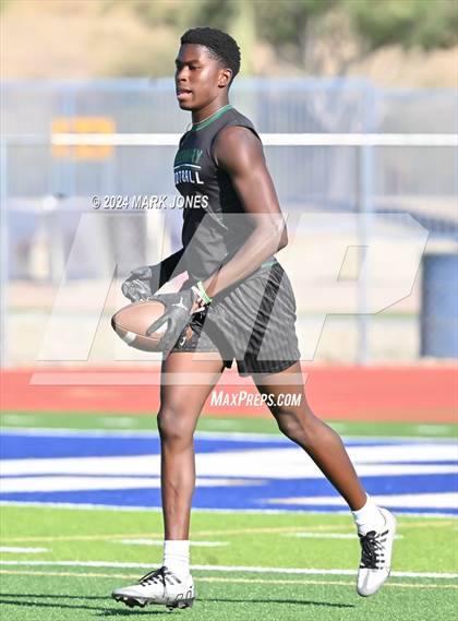 Thumbnail 2 in Greenway vs. Cesar Chavez (O'Connor 7 on 7 -  Saturday Night Lights) photogallery.