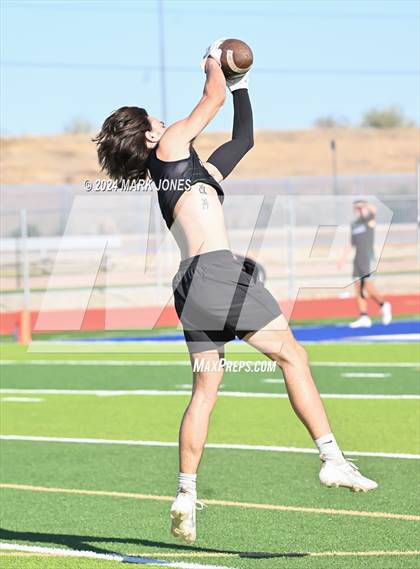 Thumbnail 3 in Greenway vs. Cesar Chavez (O'Connor 7 on 7 -  Saturday Night Lights) photogallery.
