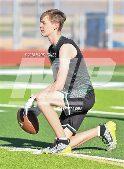 Thumbnail 3 in Greenway vs. Cesar Chavez (O'Connor 7 on 7 -  Saturday Night Lights) photogallery.