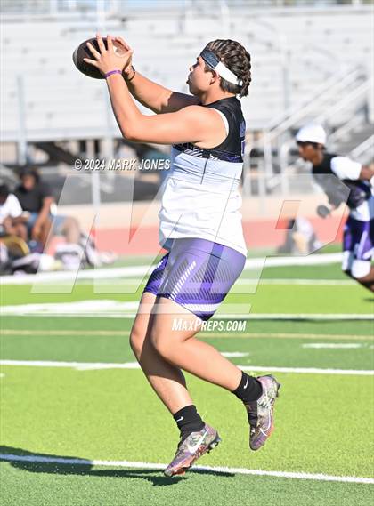 Thumbnail 3 in Greenway vs. Cesar Chavez (O'Connor 7 on 7 -  Saturday Night Lights) photogallery.