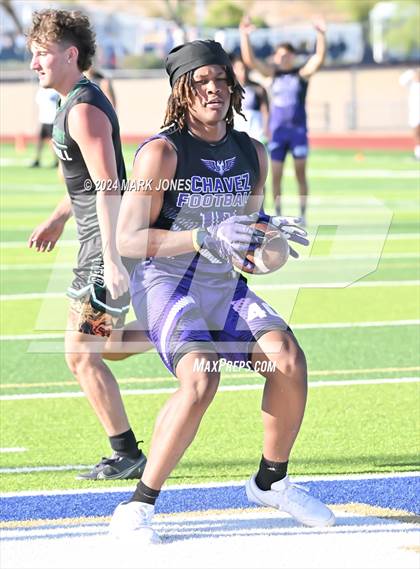 Thumbnail 3 in Greenway vs. Cesar Chavez (O'Connor 7 on 7 -  Saturday Night Lights) photogallery.
