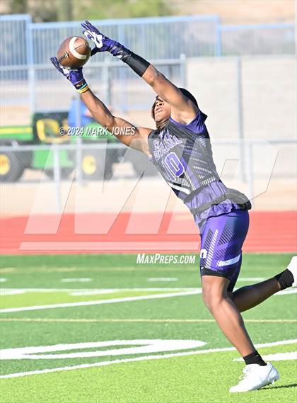 Thumbnail 2 in Greenway vs. Cesar Chavez (O'Connor 7 on 7 -  Saturday Night Lights) photogallery.