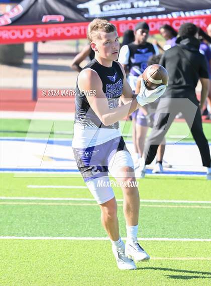 Thumbnail 1 in Greenway vs. Cesar Chavez (O'Connor 7 on 7 -  Saturday Night Lights) photogallery.