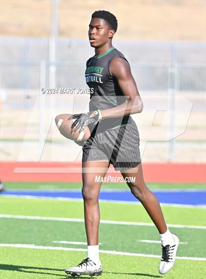 Thumbnail 3 in Greenway vs. Cesar Chavez (O'Connor 7 on 7 -  Saturday Night Lights) photogallery.