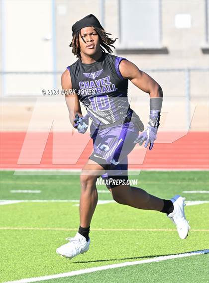 Thumbnail 3 in Greenway vs. Cesar Chavez (O'Connor 7 on 7 -  Saturday Night Lights) photogallery.