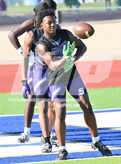 Thumbnail 2 in Greenway vs. Cesar Chavez (O'Connor 7 on 7 -  Saturday Night Lights) photogallery.
