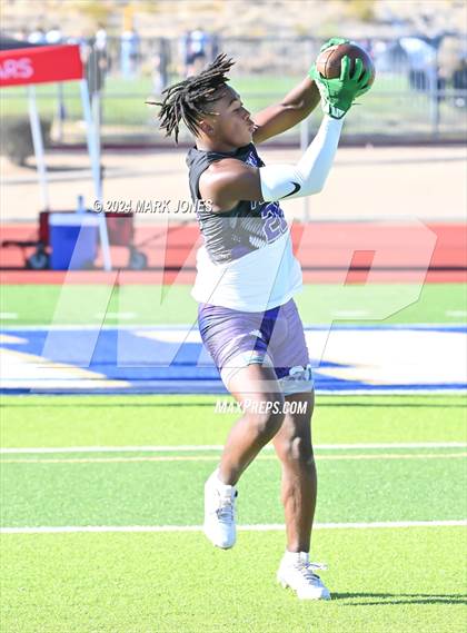 Thumbnail 3 in Greenway vs. Cesar Chavez (O'Connor 7 on 7 -  Saturday Night Lights) photogallery.