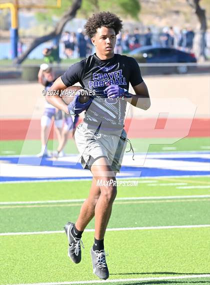 Thumbnail 3 in Greenway vs. Cesar Chavez (O'Connor 7 on 7 -  Saturday Night Lights) photogallery.