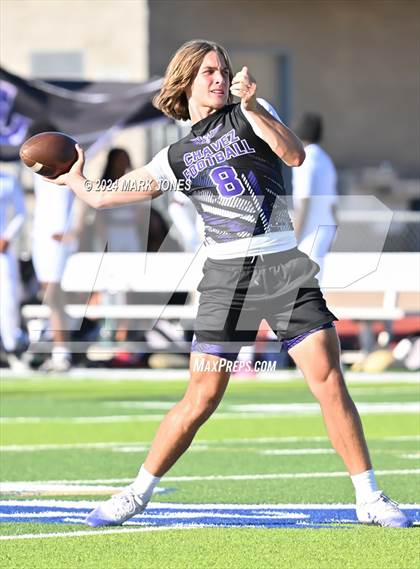 Thumbnail 3 in Greenway vs. Cesar Chavez (O'Connor 7 on 7 -  Saturday Night Lights) photogallery.