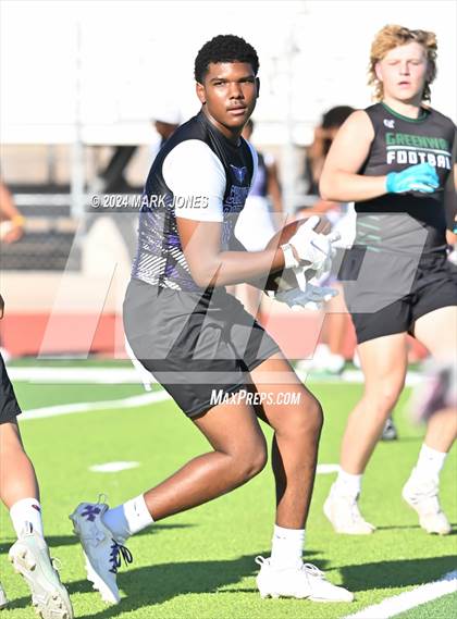 Thumbnail 2 in Greenway vs. Cesar Chavez (O'Connor 7 on 7 -  Saturday Night Lights) photogallery.