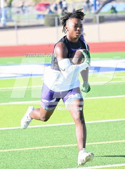 Thumbnail 2 in Greenway vs. Cesar Chavez (O'Connor 7 on 7 -  Saturday Night Lights) photogallery.