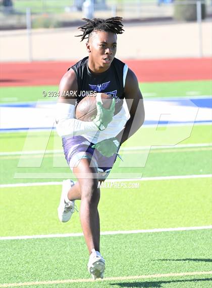Thumbnail 3 in Greenway vs. Cesar Chavez (O'Connor 7 on 7 -  Saturday Night Lights) photogallery.