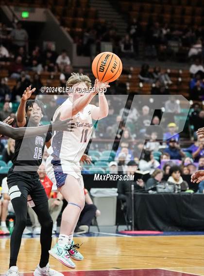 Thumbnail 2 in DSST: Green Valley Ranch vs Kent Denver (CHSAA 4A Great 8) photogallery.