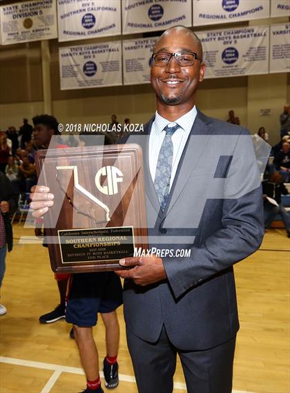 Thumbnail 2 in Christian vs. View Park (CIF SoCal D4 Finals) photogallery.