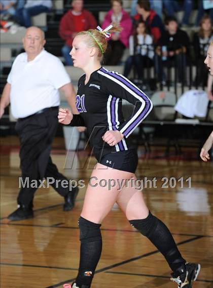 Thumbnail 1 in Grantsburg vs. Regis (WIAA Sectional Finals) photogallery.