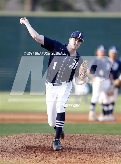 Thumbnail 3 in Chilton County vs Jemison (Chilton County Tournament) photogallery.