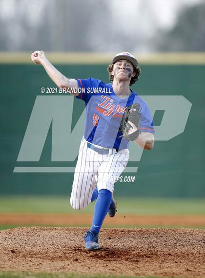 Thumbnail 1 in Chilton County vs Jemison (Chilton County Tournament) photogallery.