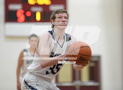 Thumbnail 3 in Hondo vs. Cuero (UIL 3A Bi-District Playoffs) photogallery.