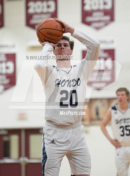 Thumbnail 3 in Hondo vs. Cuero (UIL 3A Bi-District Playoffs) photogallery.