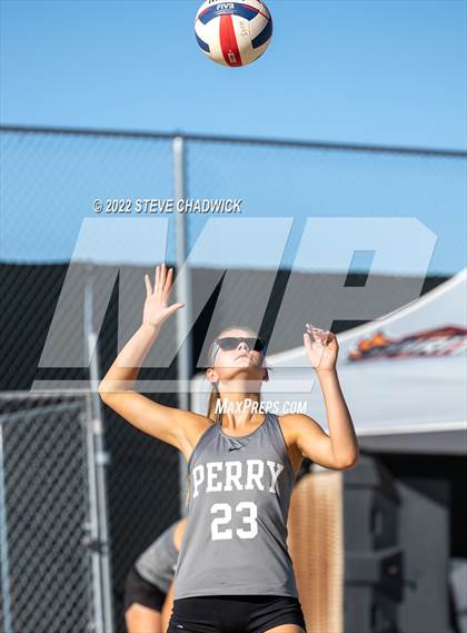 Thumbnail 1 in Perry vs Hamilton @ Casteel photogallery.