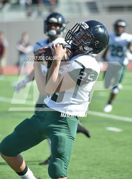 Thumbnail 1 in Los Fresnos vs Southwest (Class 6A Div I Second round) photogallery.
