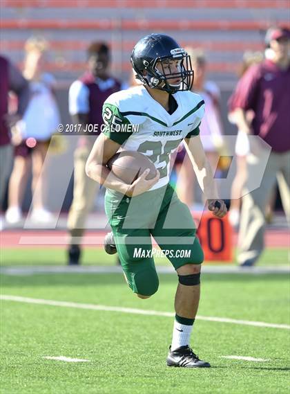 Thumbnail 3 in Los Fresnos vs Southwest (Class 6A Div I Second round) photogallery.