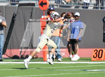 Thumbnail 1 in Los Fresnos vs Southwest (Class 6A Div I Second round) photogallery.
