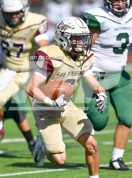 Thumbnail 2 in Los Fresnos vs Southwest (Class 6A Div I Second round) photogallery.