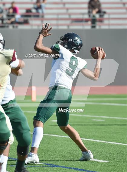 Thumbnail 3 in Los Fresnos vs Southwest (Class 6A Div I Second round) photogallery.