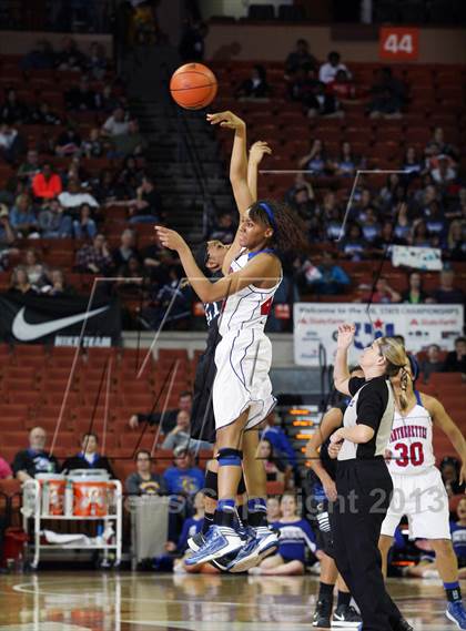 Thumbnail 1 in Duncanville vs. Clear Springs (UIL 5A Semifinal) photogallery.