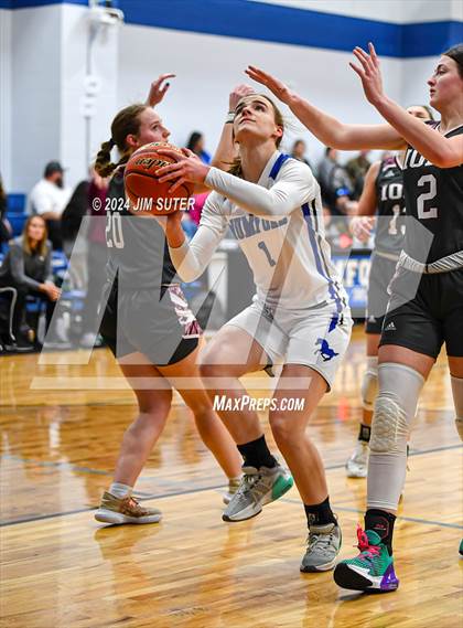 Thumbnail 3 in Mumford vs Iola photogallery.