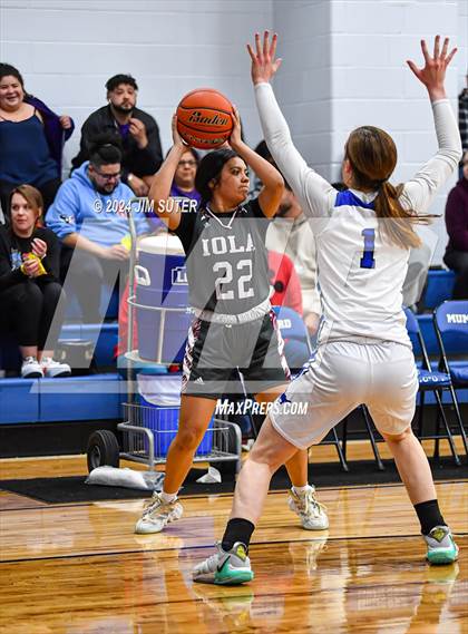 Thumbnail 3 in Mumford vs Iola photogallery.