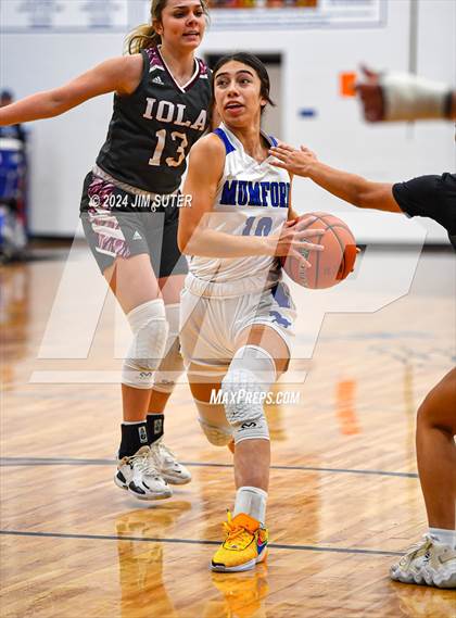 Thumbnail 3 in Mumford vs Iola photogallery.