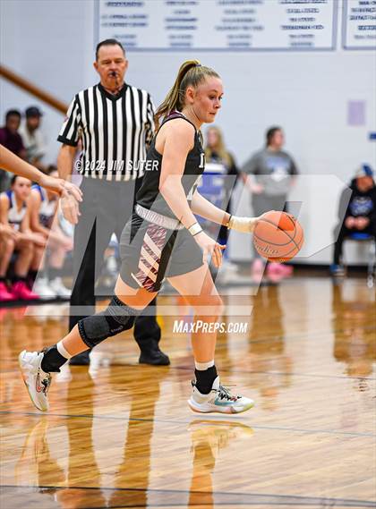 Thumbnail 2 in Mumford vs Iola photogallery.