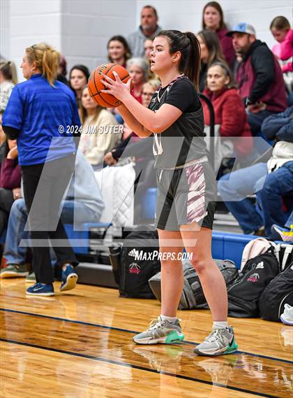 Thumbnail 2 in Mumford vs Iola photogallery.