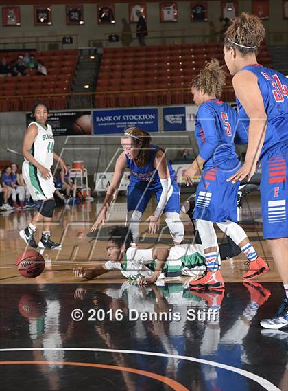 Thumbnail 3 in Folsom vs. St. Mary's (CIF SJS D1 Semifinal) photogallery.