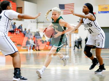 Thumbnail 2 in Western Branch vs Loudoun Valley (StatVa Girls Basketball Classic) photogallery.