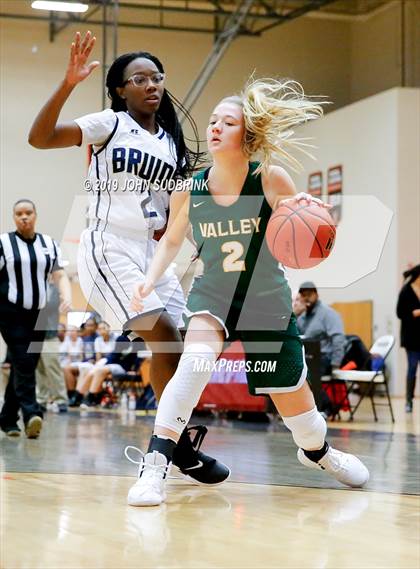 Thumbnail 2 in Western Branch vs Loudoun Valley (StatVa Girls Basketball Classic) photogallery.