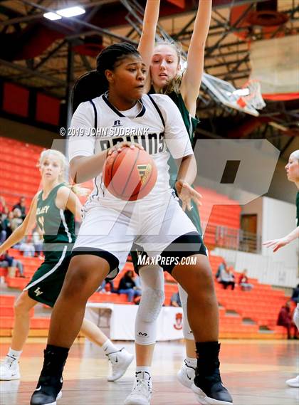 Thumbnail 3 in Western Branch vs Loudoun Valley (StatVa Girls Basketball Classic) photogallery.
