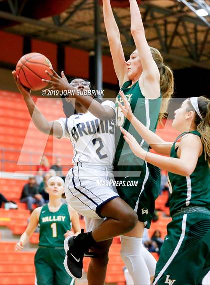 Thumbnail 1 in Western Branch vs Loudoun Valley (StatVa Girls Basketball Classic) photogallery.