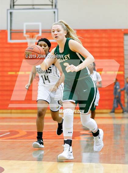 Thumbnail 1 in Western Branch vs Loudoun Valley (StatVa Girls Basketball Classic) photogallery.