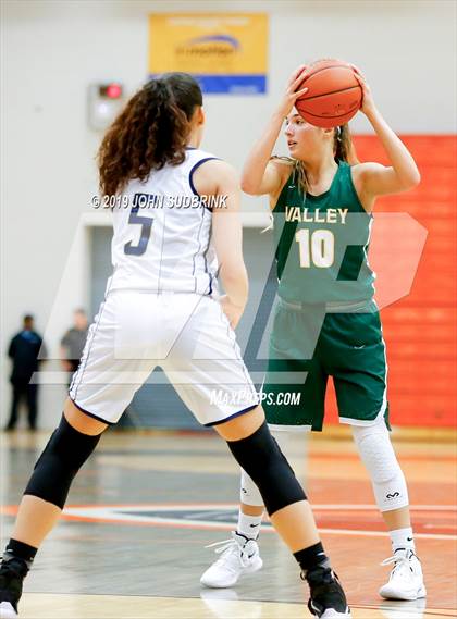 Thumbnail 3 in Western Branch vs Loudoun Valley (StatVa Girls Basketball Classic) photogallery.