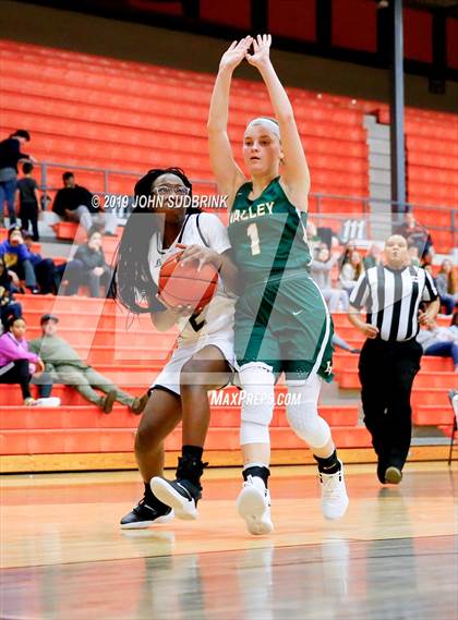 Thumbnail 2 in Western Branch vs Loudoun Valley (StatVa Girls Basketball Classic) photogallery.