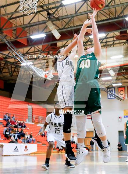 Thumbnail 1 in Western Branch vs Loudoun Valley (StatVa Girls Basketball Classic) photogallery.
